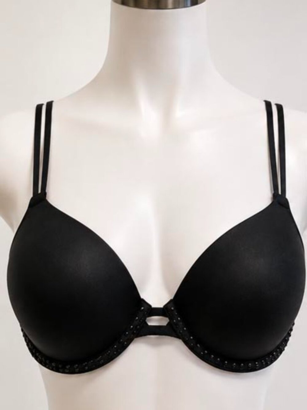 Victoria's Secret Very Sexy Push-Up Bra/ Underwire Padded Bra |Studded Trim 32DD